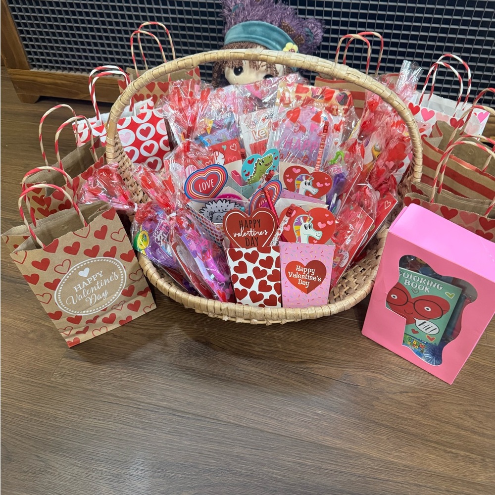 Valentine's Day Party Giveaways with Heart Designs 25 total